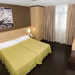 Moon Hotel 2*