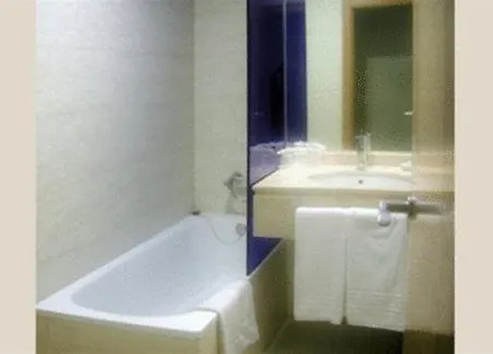 Moon מלון