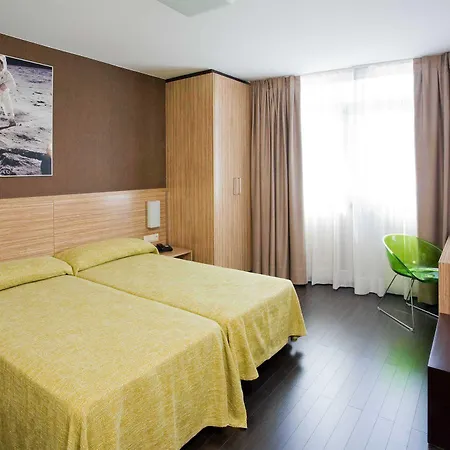 Moon Hotel 2*