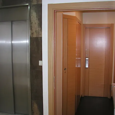 Moon Hotel 2*