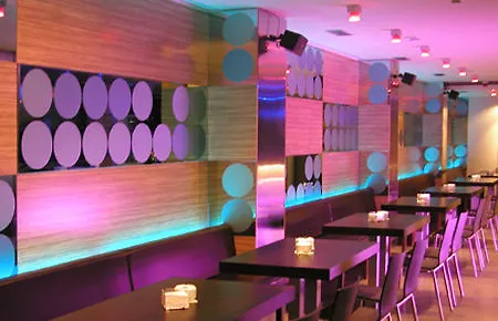 موون آكورونيا