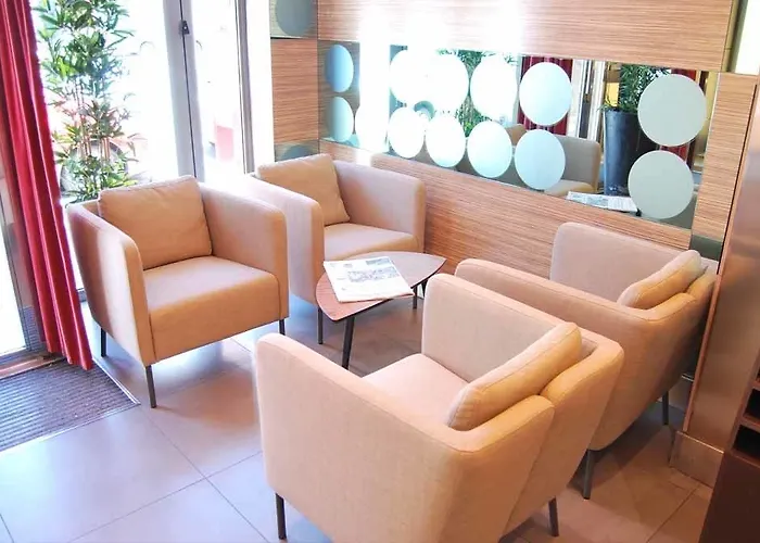 موون فندق آكورونيا