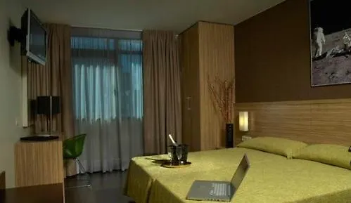 موون 2* آكورونيا