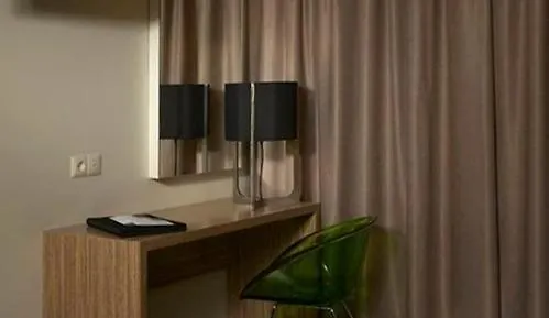 موون فندق آكورونيا