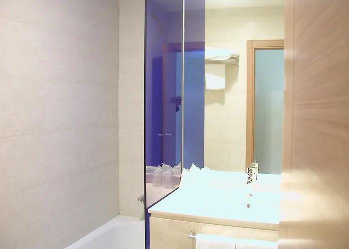 موون فندق آكورونيا